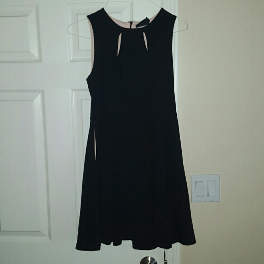 Elegant Black Sleeveless Dress